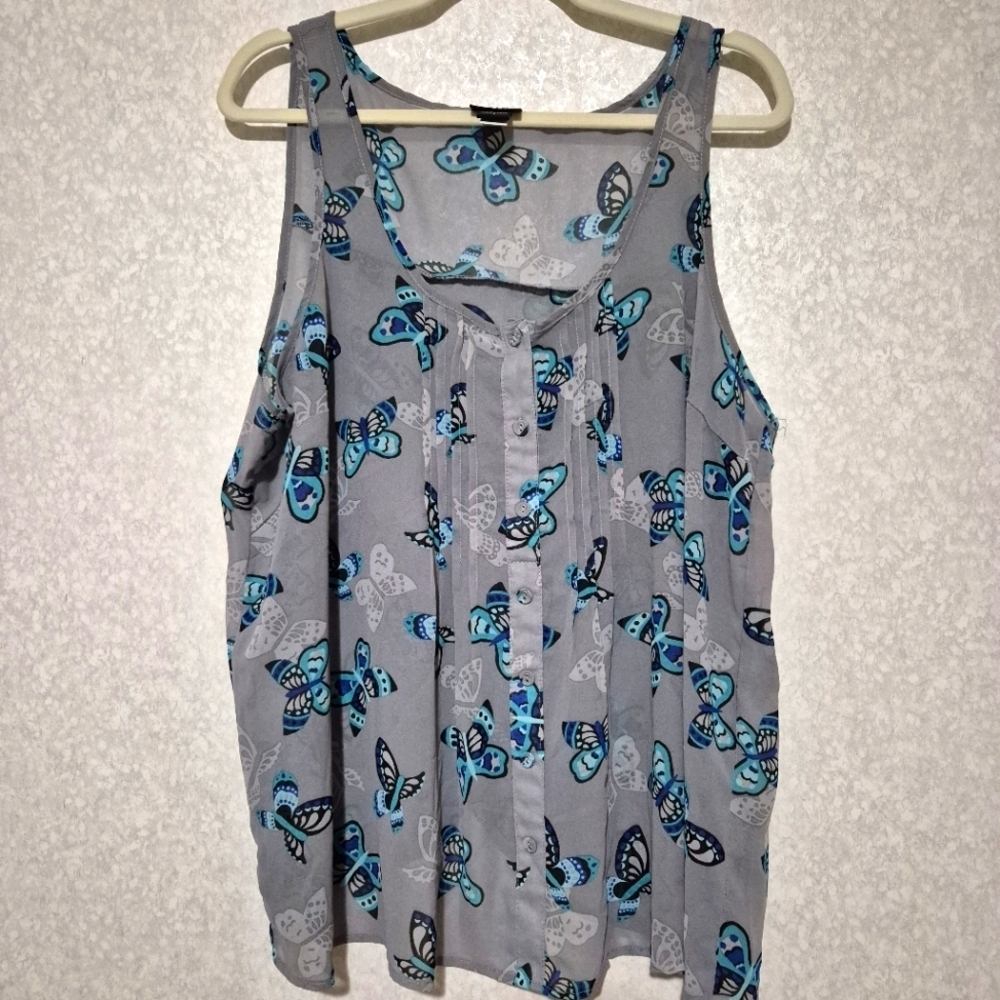 Torrid Silver Gray Sleeveless Tank Top with Butterflyes Print...SIZE:1